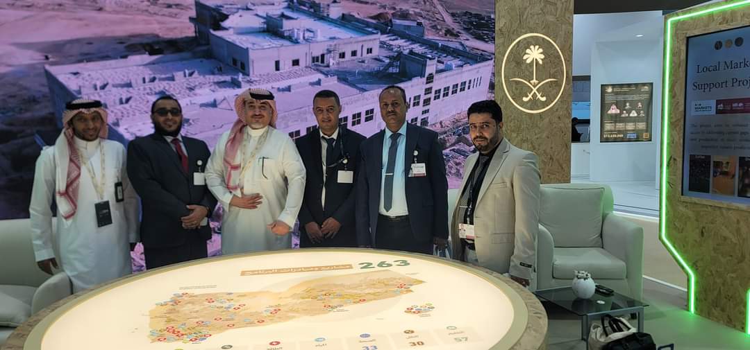 Dr. Jamal Al-Faqih, Director of the Foundation, meets with representatives of the Saudi Program on the sidelines of the conference